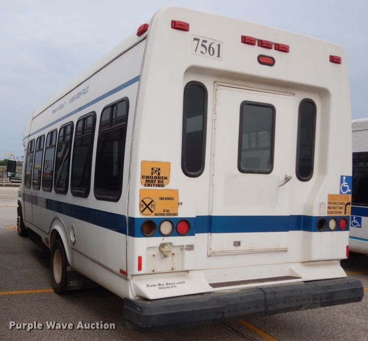 image for item DM2933 2009 Ford E450  shuttle bus