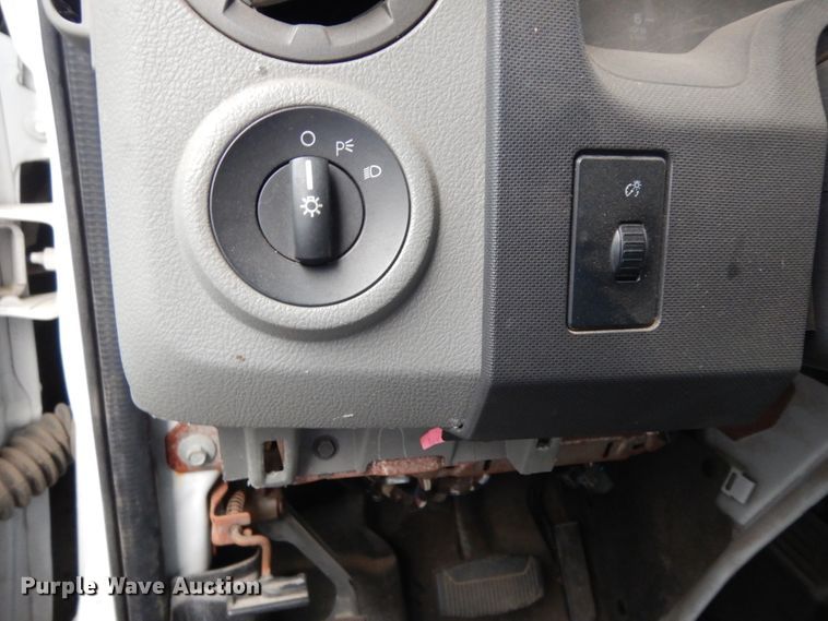 image for item DM2933 2009 Ford E450  shuttle bus