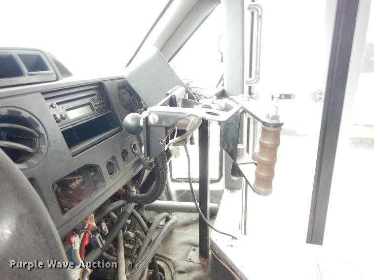 image for item DM2933 2009 Ford E450  shuttle bus