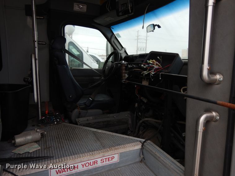 image for item DM2933 2009 Ford E450  shuttle bus