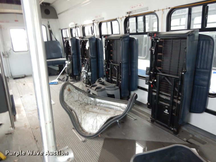 image for item DM2933 2009 Ford E450  shuttle bus