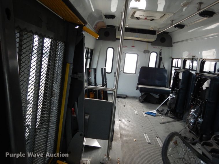 image for item DM2933 2009 Ford E450  shuttle bus