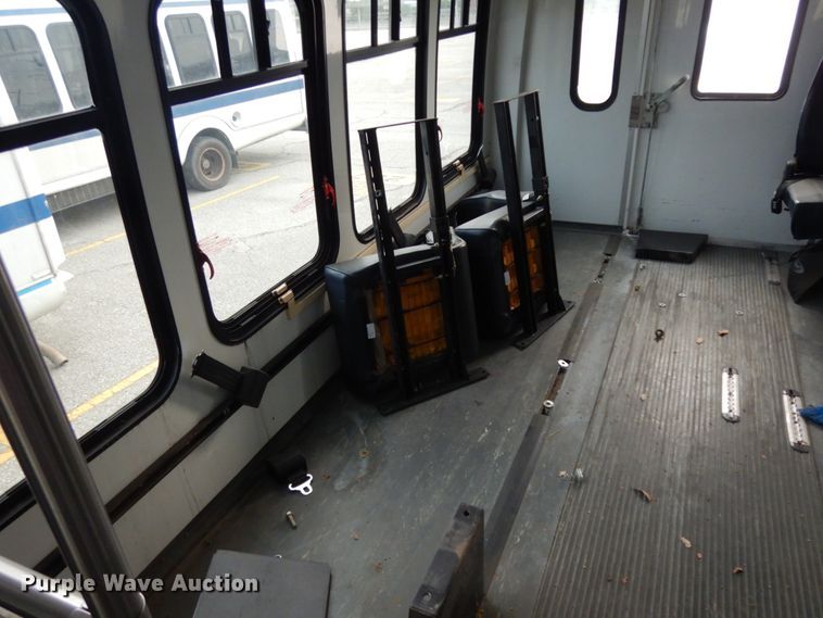 image for item DM2933 2009 Ford E450  shuttle bus