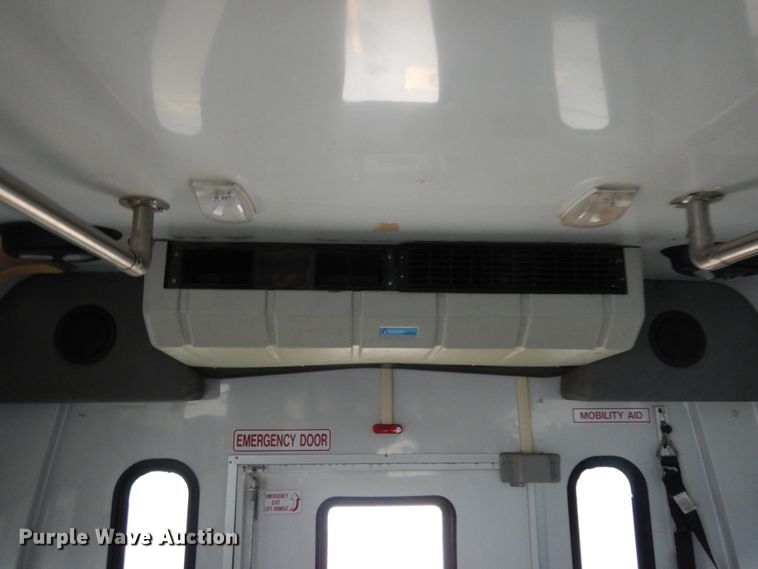 image for item DM2933 2009 Ford E450  shuttle bus