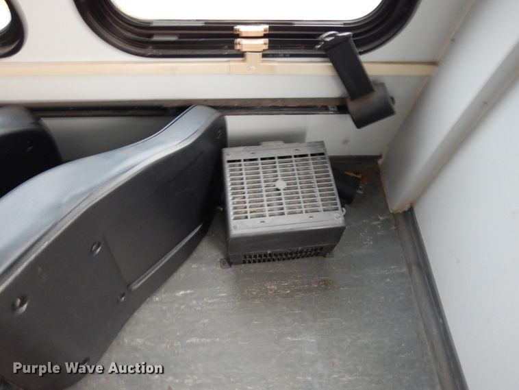 image for item DM2933 2009 Ford E450  shuttle bus