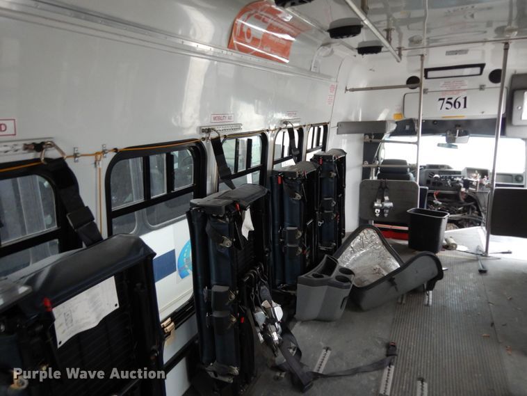 image for item DM2933 2009 Ford E450  shuttle bus