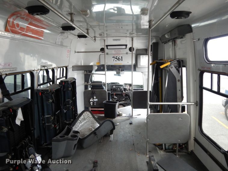 image for item DM2933 2009 Ford E450  shuttle bus