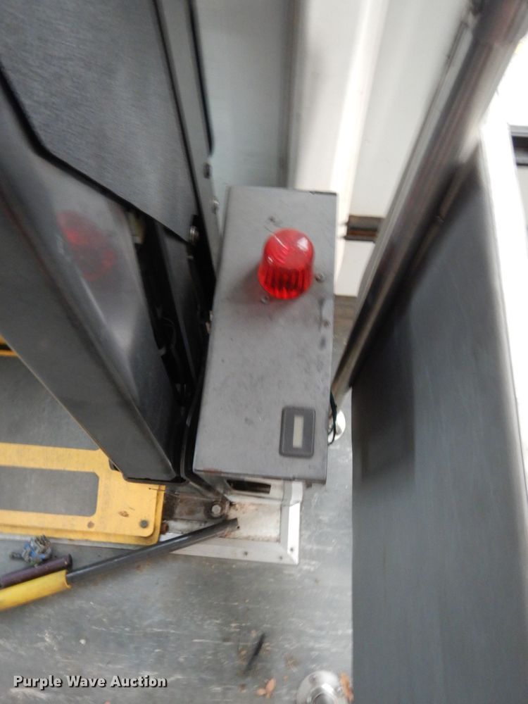 image for item DM2933 2009 Ford E450  shuttle bus