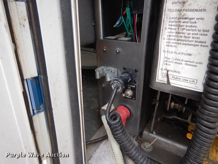 image for item DM2933 2009 Ford E450  shuttle bus