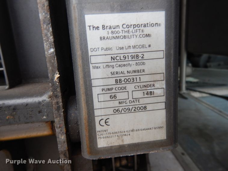 image for item DM2933 2009 Ford E450  shuttle bus