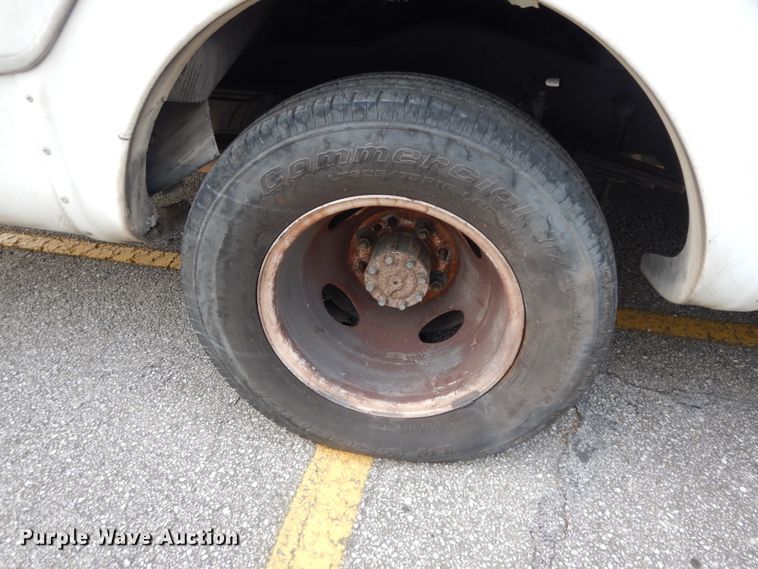 image for item DM2933 2009 Ford E450  shuttle bus