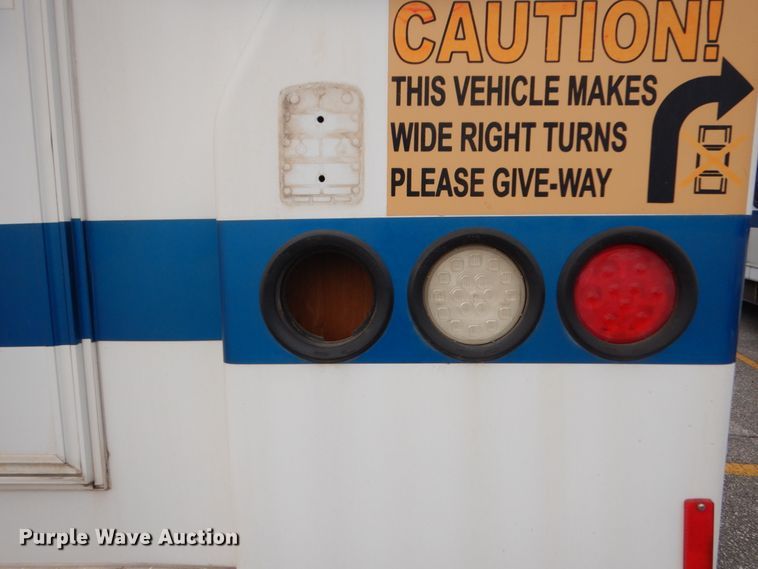 image for item DM2933 2009 Ford E450  shuttle bus