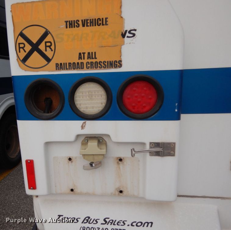 image for item DM2933 2009 Ford E450  shuttle bus