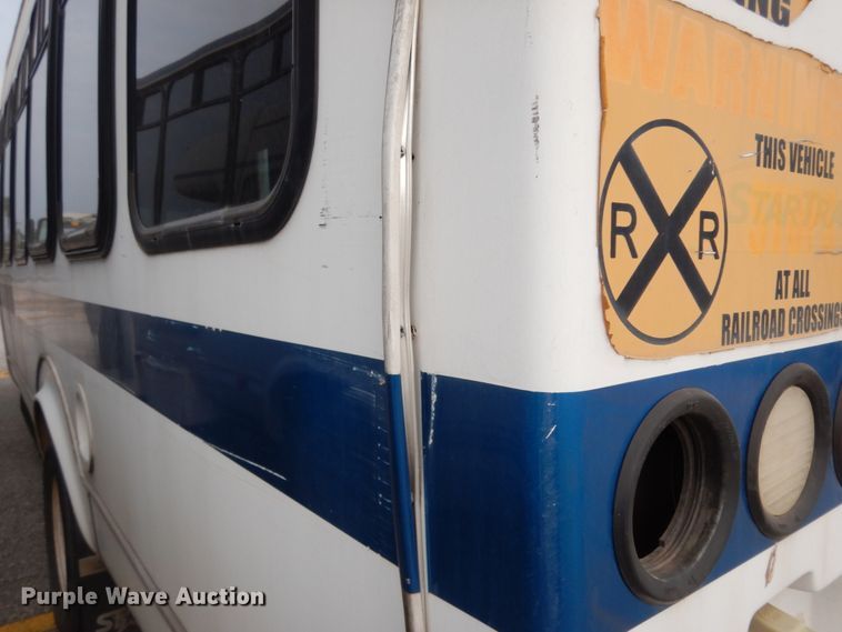 image for item DM2933 2009 Ford E450  shuttle bus