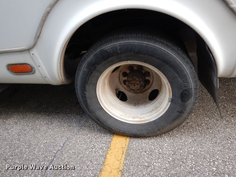 image for item DM2933 2009 Ford E450  shuttle bus