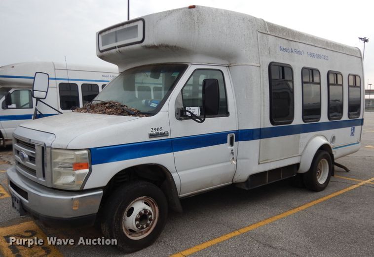 image for item DM2934 2008 Ford E350  shuttle bus