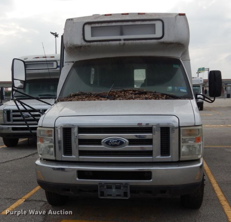 image for item DM2934 2008 Ford E350  shuttle bus
