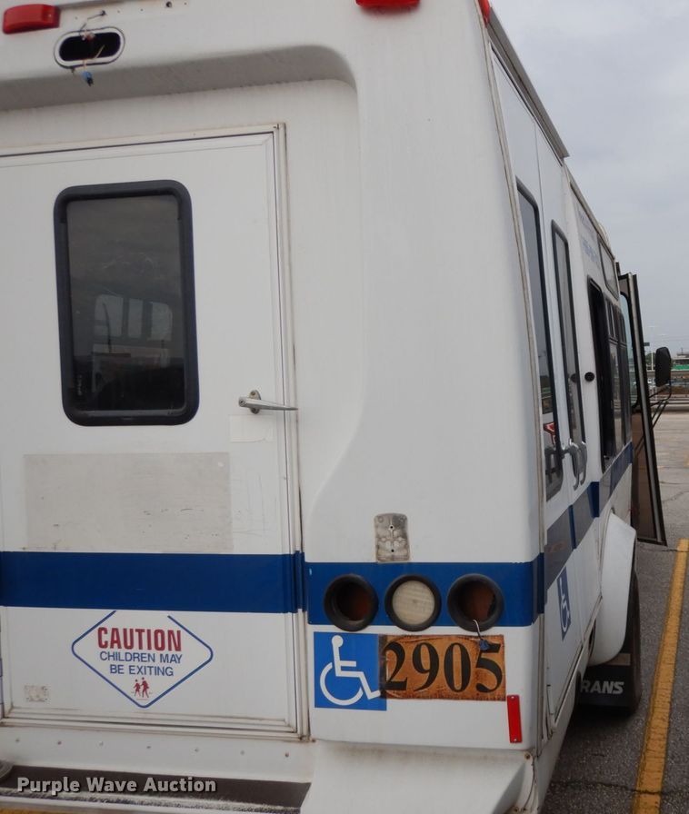 image for item DM2934 2008 Ford E350  shuttle bus