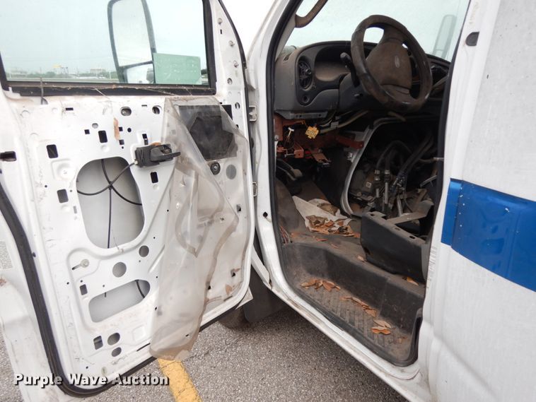 image for item DM2934 2008 Ford E350  shuttle bus