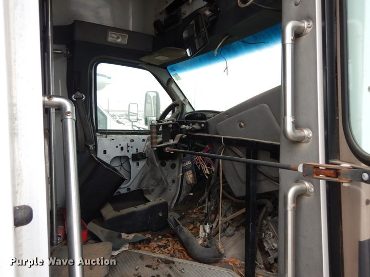 image for item DM2934 2008 Ford E350  shuttle bus