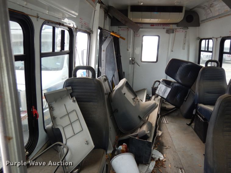 image for item DM2934 2008 Ford E350  shuttle bus