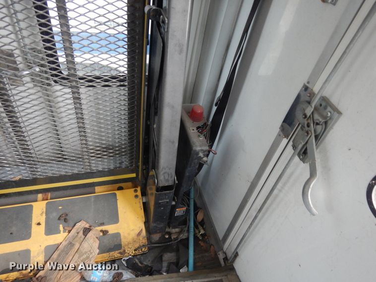 image for item DM2934 2008 Ford E350  shuttle bus