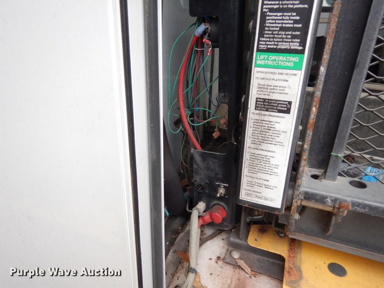 image for item DM2934 2008 Ford E350  shuttle bus