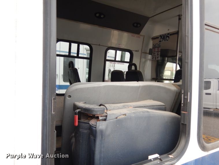 image for item DM2934 2008 Ford E350  shuttle bus