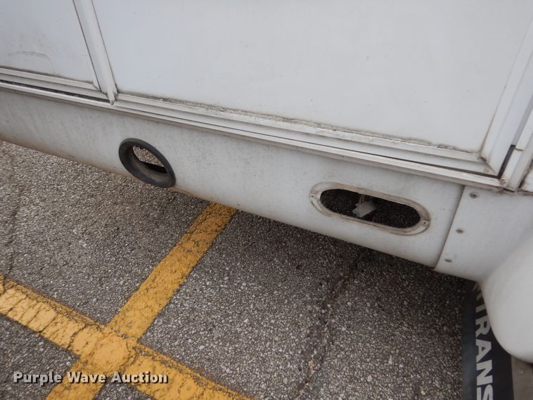 image for item DM2934 2008 Ford E350  shuttle bus