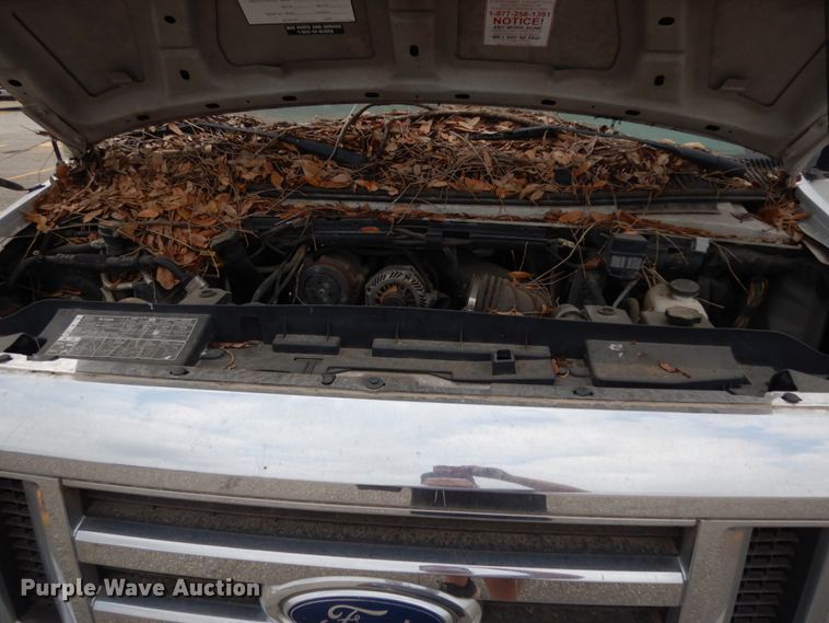 image for item DM2934 2008 Ford E350  shuttle bus