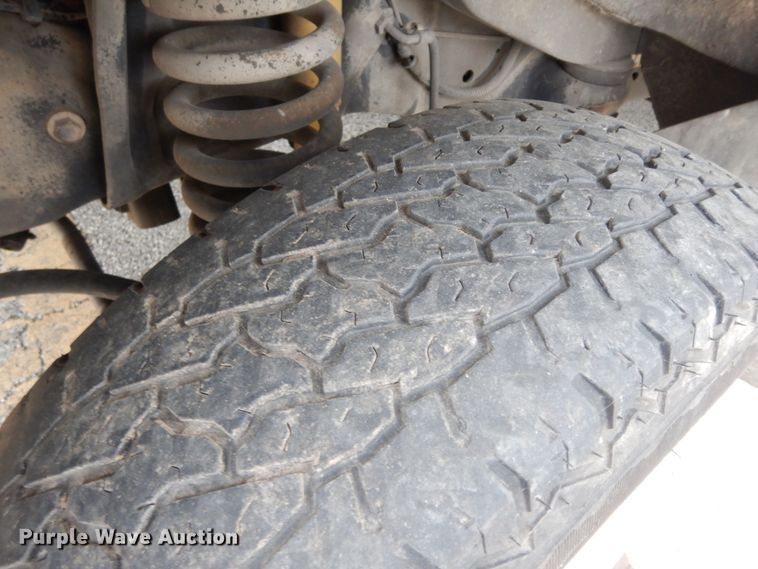 image for item DM2934 2008 Ford E350  shuttle bus