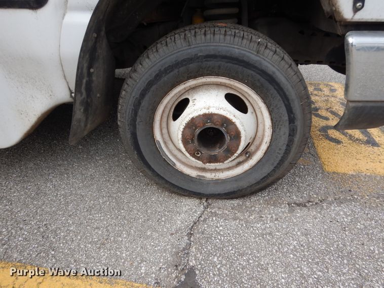 image for item DM2934 2008 Ford E350  shuttle bus