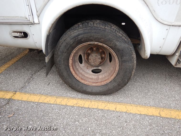 image for item DM2934 2008 Ford E350  shuttle bus