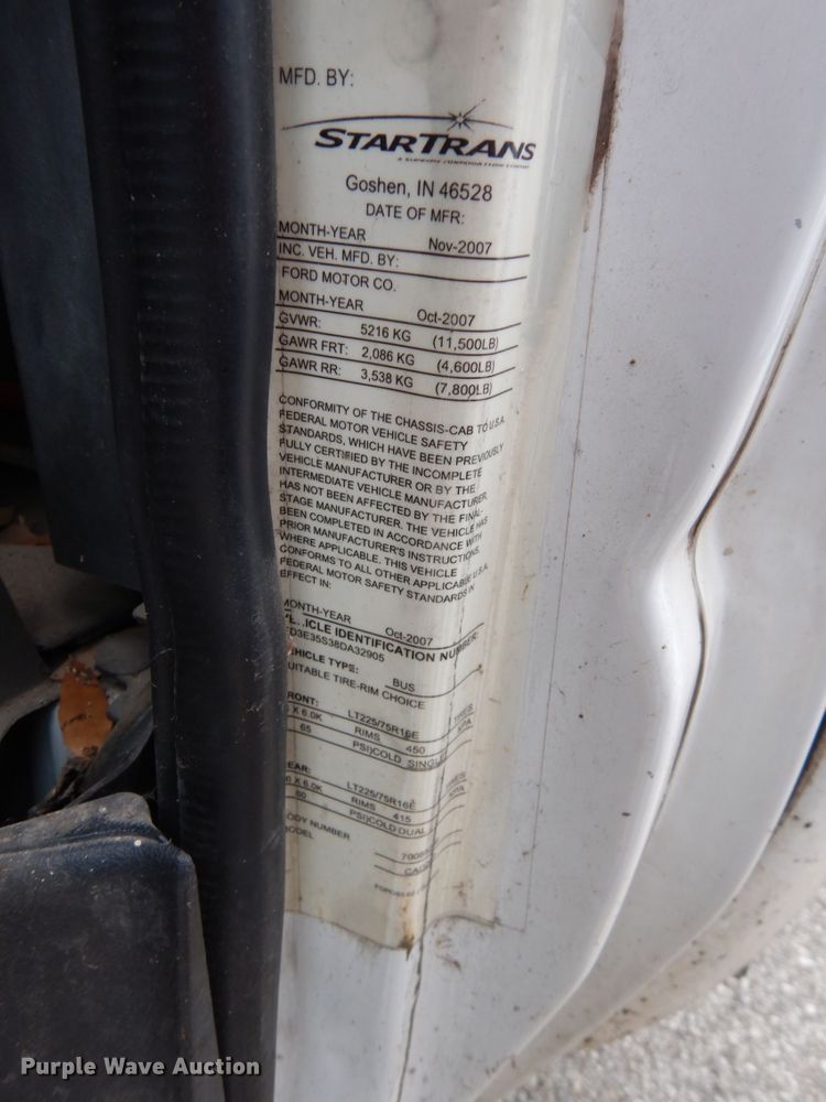 image for item DM2934 2008 Ford E350  shuttle bus