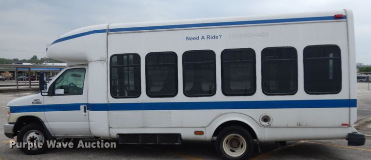 image for item DM2937 2008 Ford E450  shuttle bus
