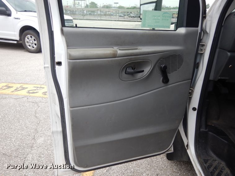 image for item DM2937 2008 Ford E450  shuttle bus