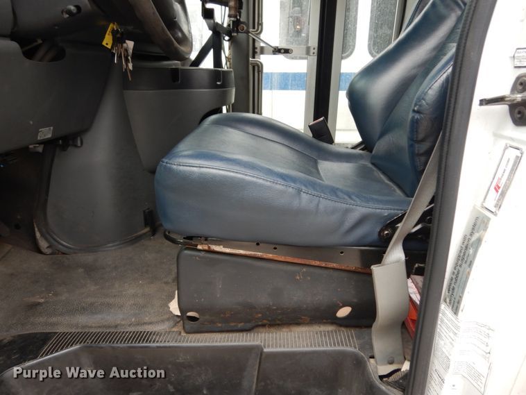 image for item DM2937 2008 Ford E450  shuttle bus