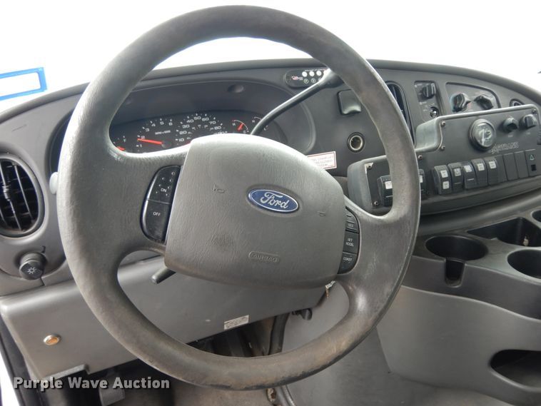 image for item DM2937 2008 Ford E450  shuttle bus