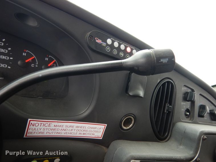 image for item DM2937 2008 Ford E450  shuttle bus