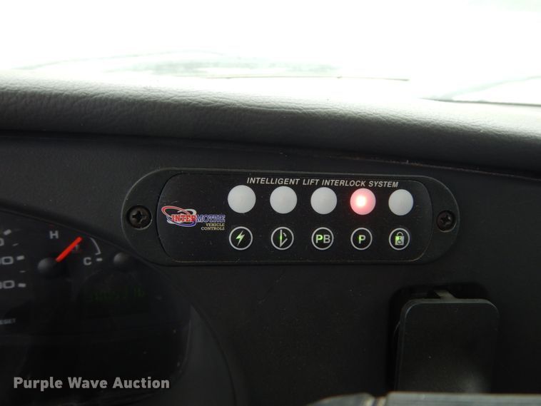 image for item DM2937 2008 Ford E450  shuttle bus