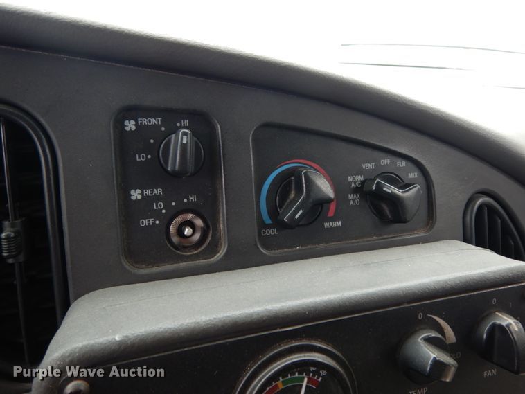 image for item DM2937 2008 Ford E450  shuttle bus