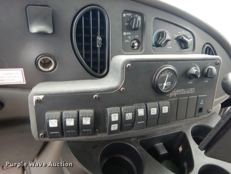 image for item DM2937 2008 Ford E450  shuttle bus