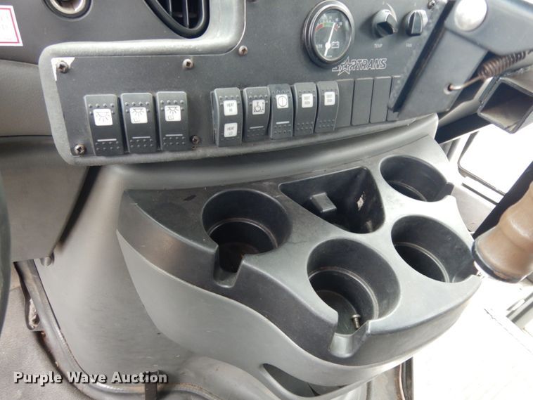 image for item DM2937 2008 Ford E450  shuttle bus