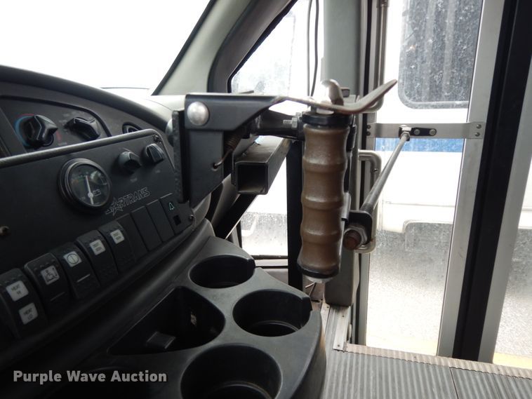 image for item DM2937 2008 Ford E450  shuttle bus