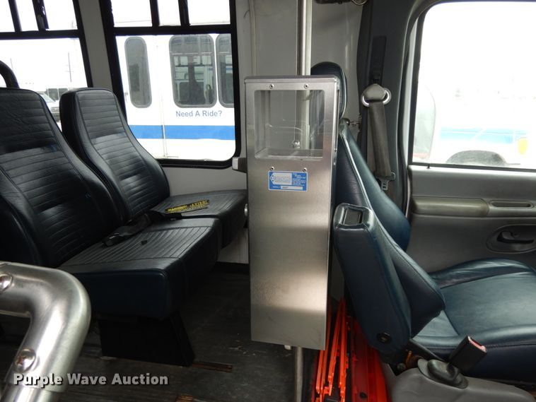 image for item DM2937 2008 Ford E450  shuttle bus
