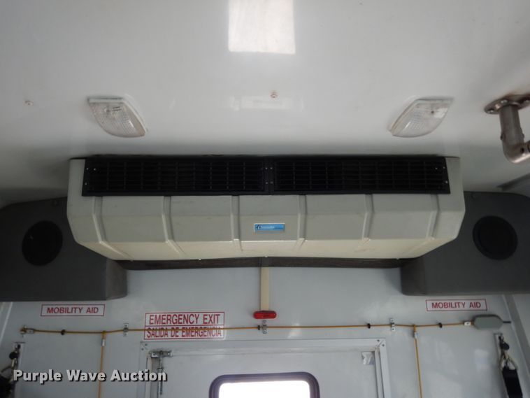image for item DM2937 2008 Ford E450  shuttle bus