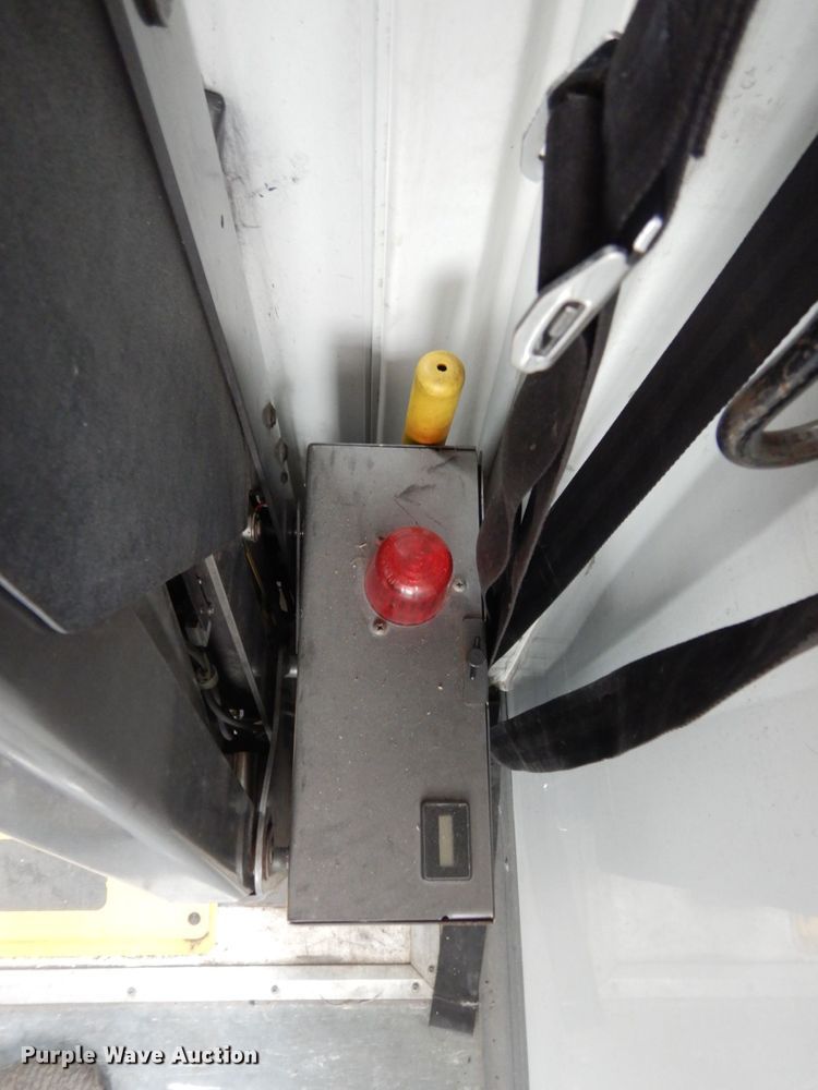 image for item DM2937 2008 Ford E450  shuttle bus