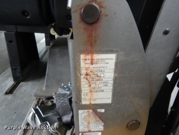 image for item DM2937 2008 Ford E450  shuttle bus