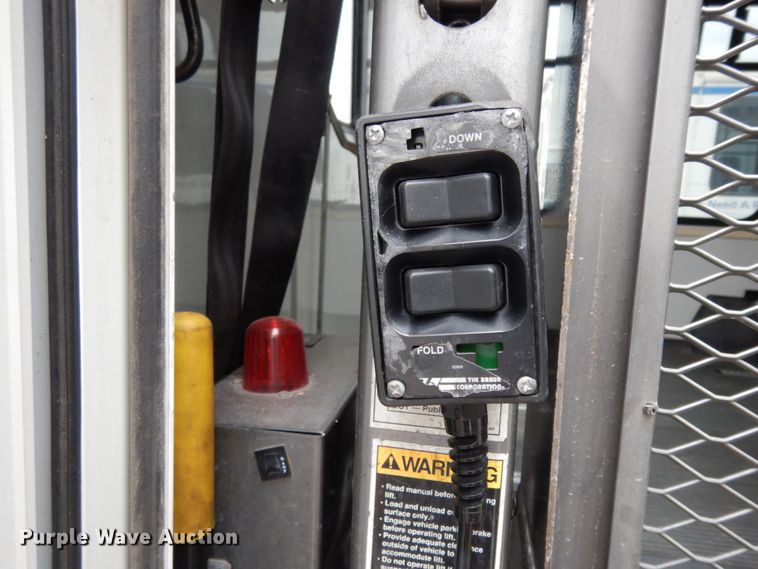 image for item DM2937 2008 Ford E450  shuttle bus