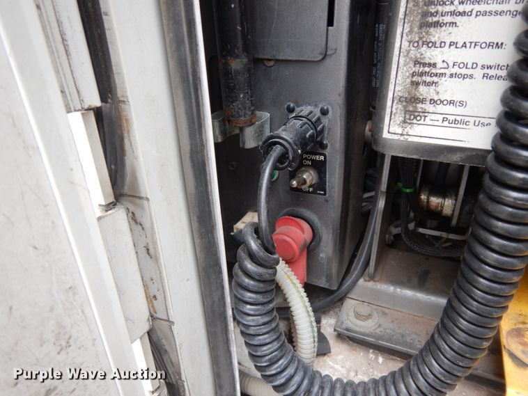 image for item DM2937 2008 Ford E450  shuttle bus